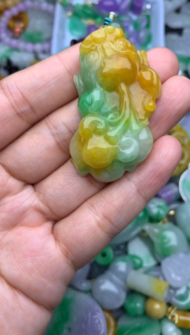 颈饰未镶嵌翡翠天然缅甸翡翠吊坠