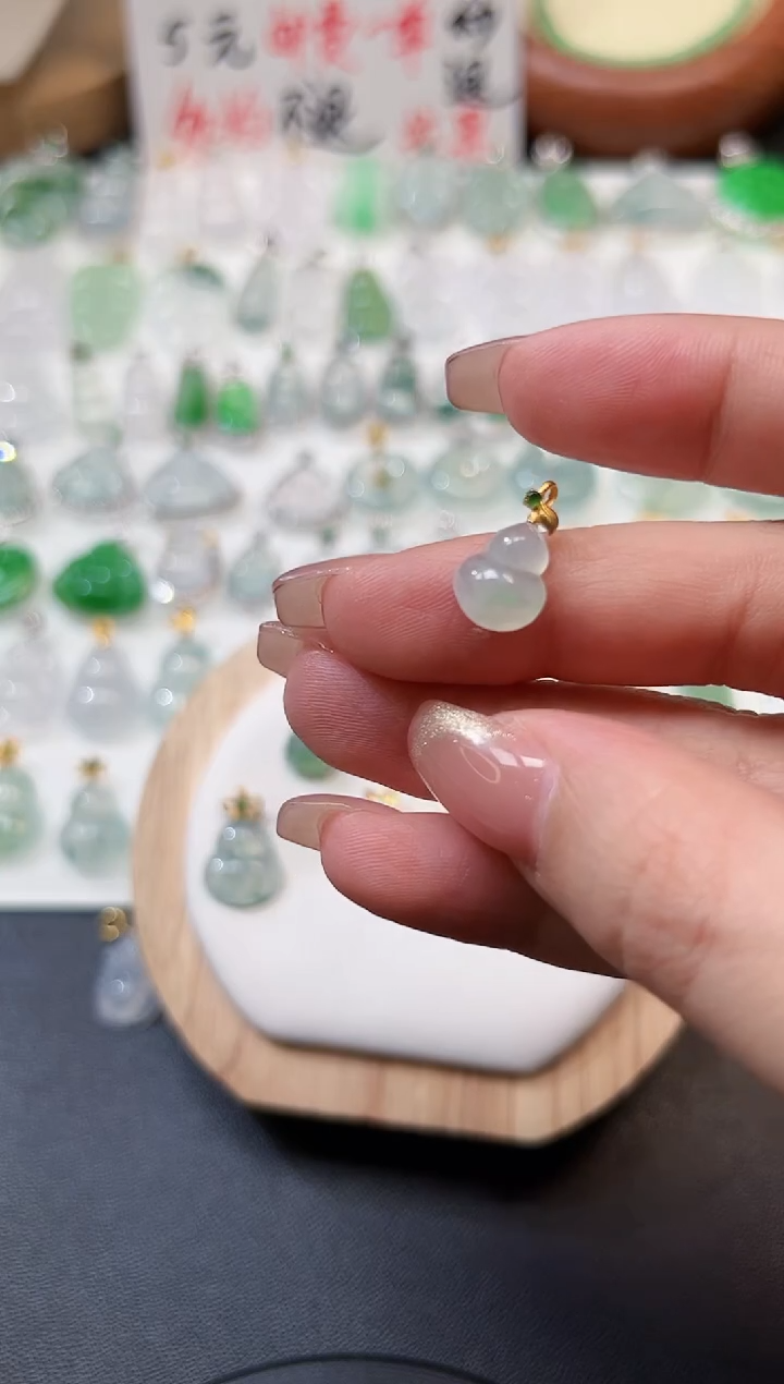 【闪购商品】翡翠颈饰18K金镶嵌14葫芦