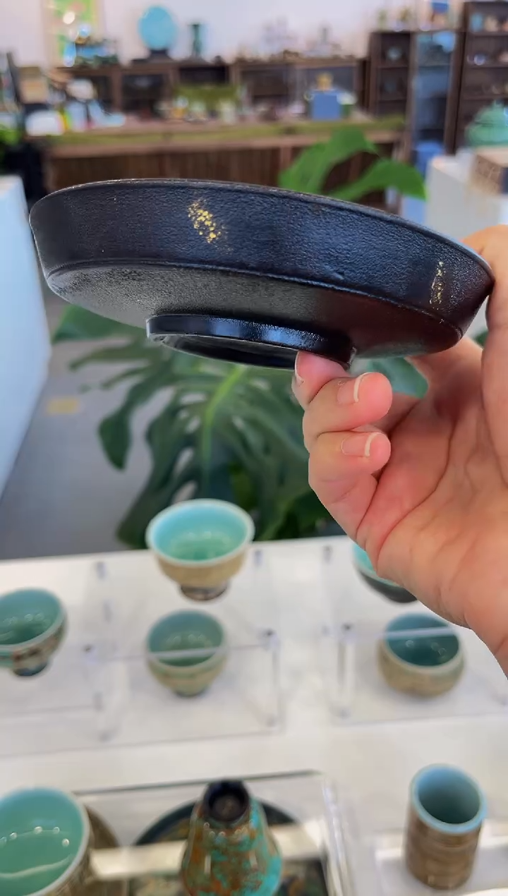 大漆洒金瓷胎壶承