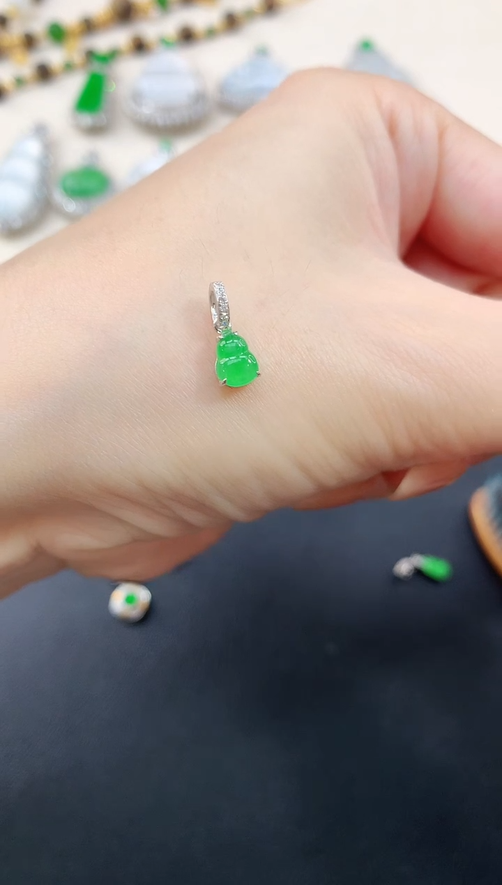 翡翠18K金镶嵌吊坠(不含链)葫芦|980+0多样性发其一