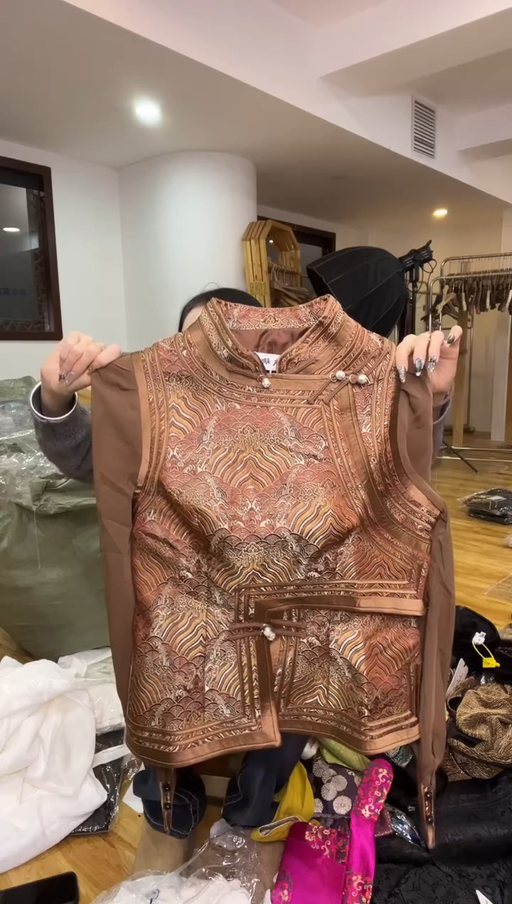 L码        105-115斤  纱袖