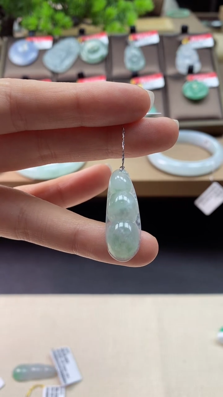 【闪购商品】翡翠颈饰未镶嵌福豆