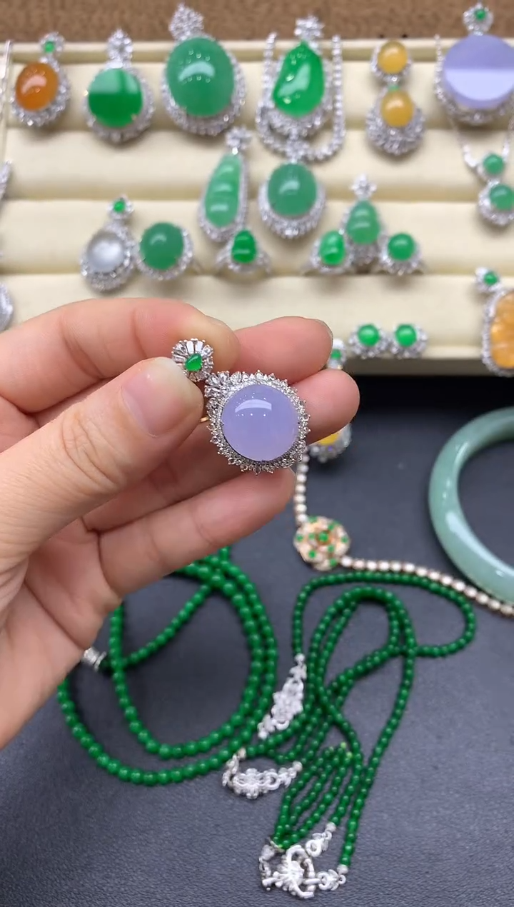 翡翠18K金镶嵌颈饰650-中国好珍宝