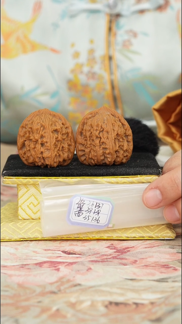 【闪购商品】文玩核桃把件赵喜满南将石