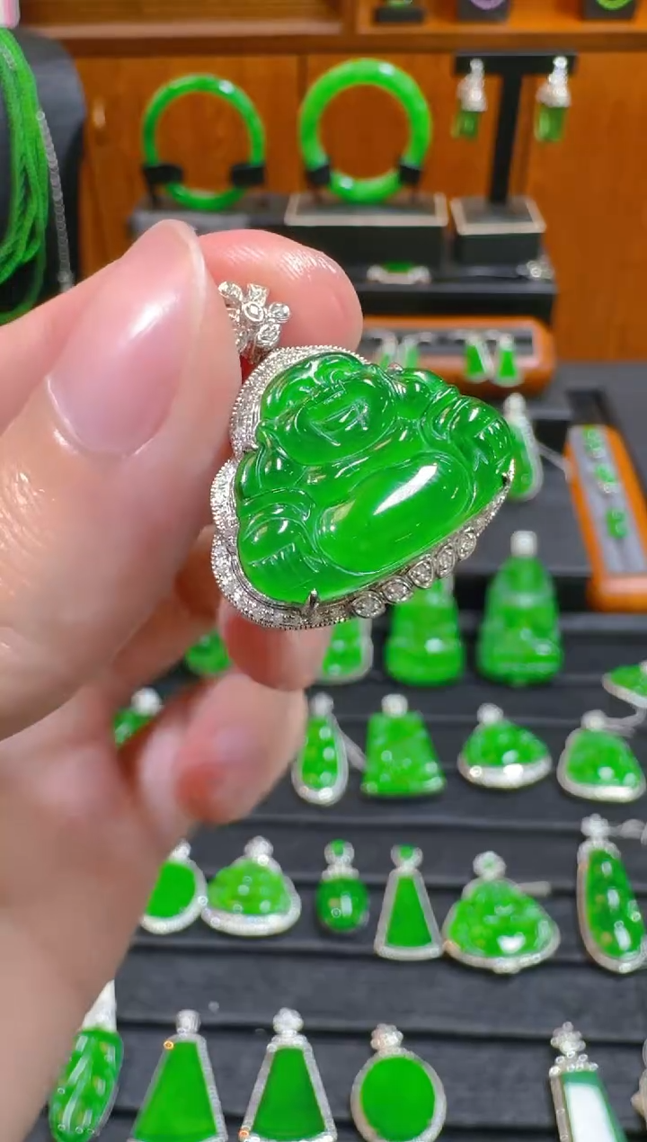 【闪购商品】翡翠吊坠(赠链)18K金镶嵌天然A货翡翠