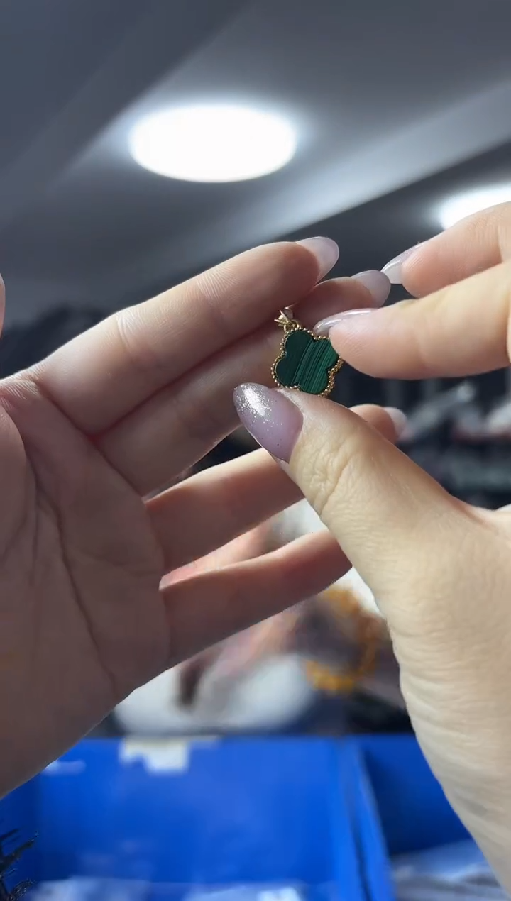 18K金镶嵌孔雀石·（多样性发一件）