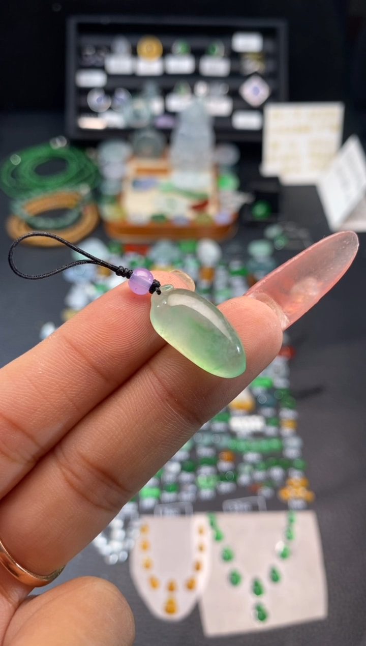 【闪购商品】翡翠挂件未镶嵌瓜瓜