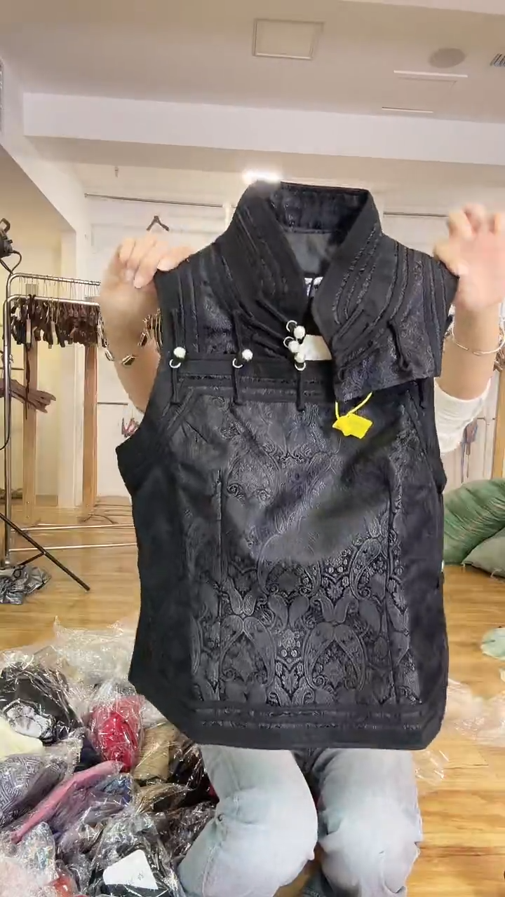 马甲       M码       80-105斤