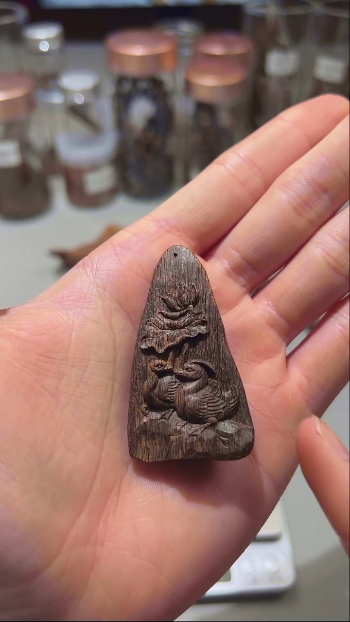 【闪购商品】沉香手把件文莱鸳鸯吊坠10.7g