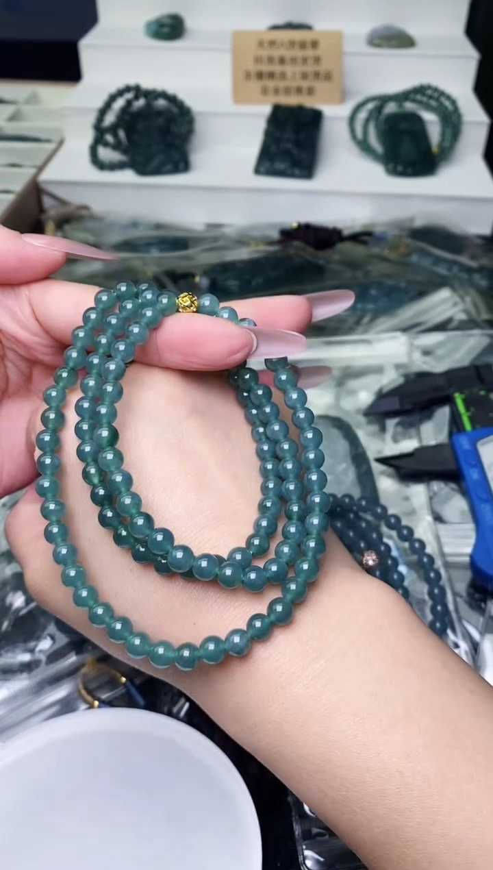 颈饰未镶嵌翡翠 