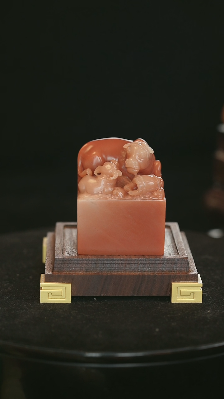 【闪购商品】寿山石护犊情深雕