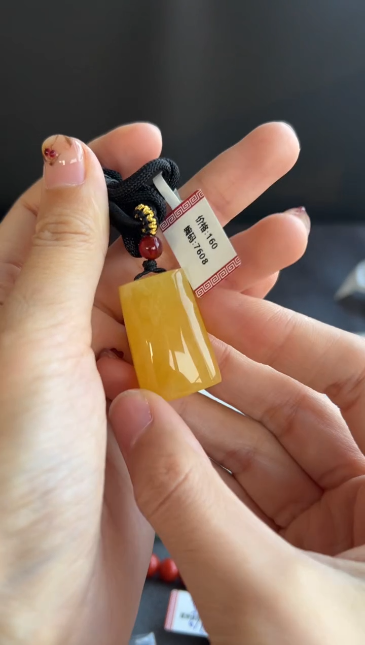 琥珀颈饰未镶嵌7608号买断