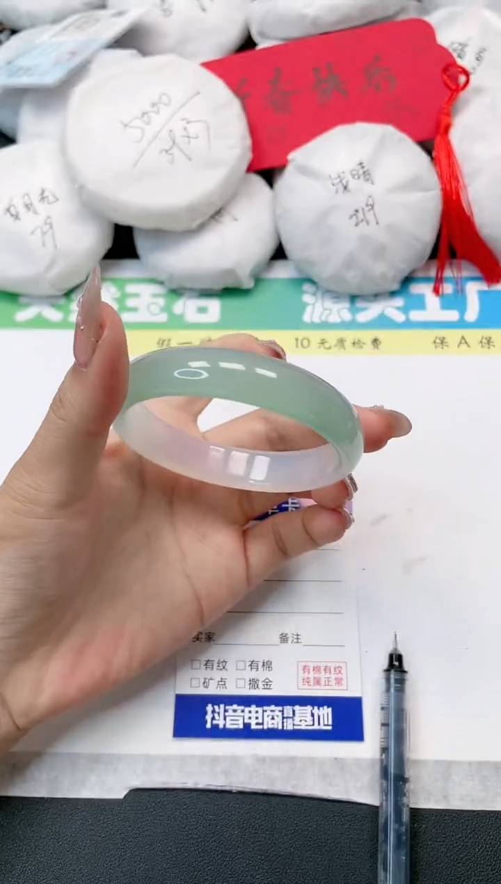 【闪购商品】石英质玉手镯未镶嵌70-60