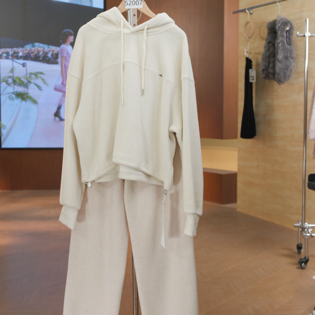 52007 杏  秋冬常规款百搭气质秋季卫衣女装休闲