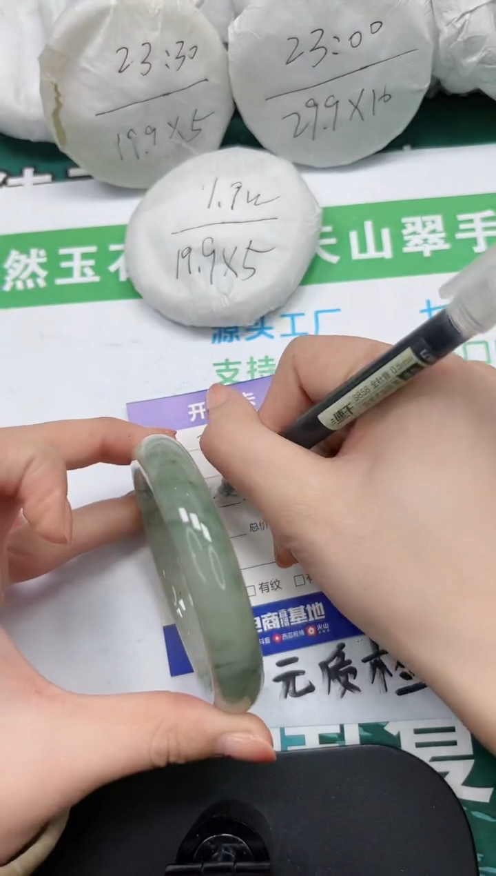 【闪购商品】石英质玉手镯未镶嵌k235-62