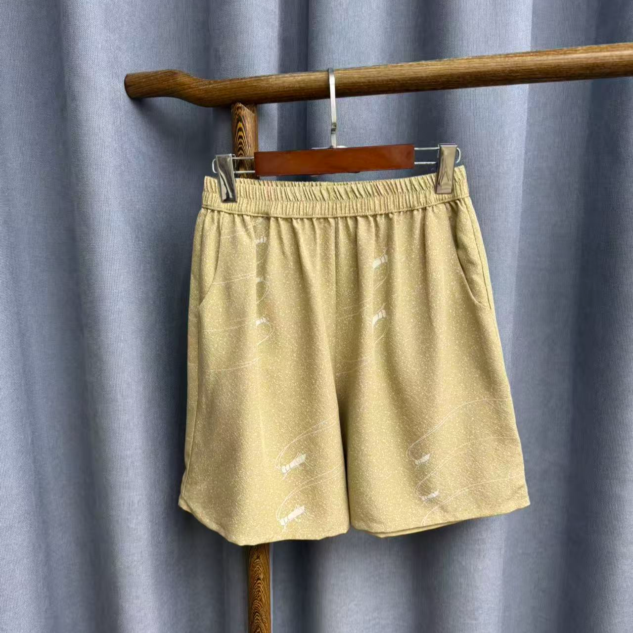 秋季新款简约百搭宽松桑蚕丝直筒短裤女Z446