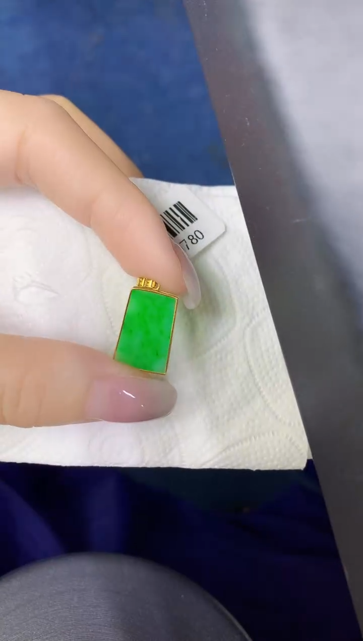颈饰18K金镶嵌翡翠缅甸天然翡翠A货
