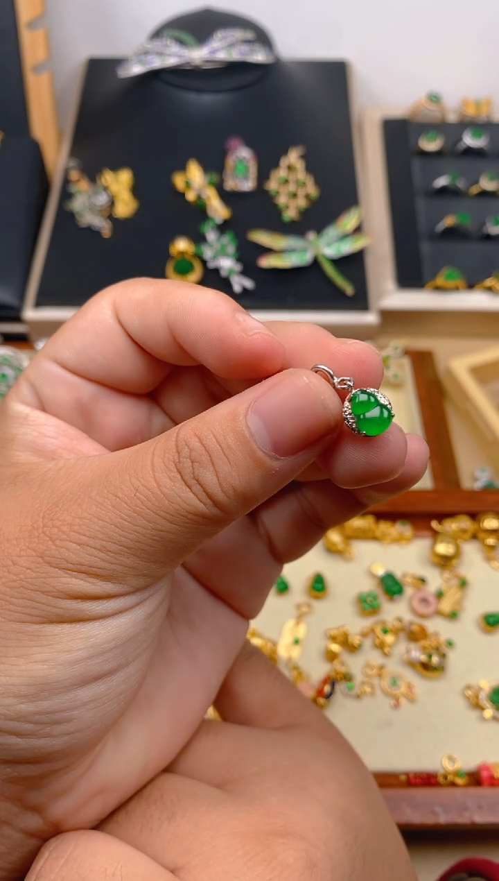 【闪购商品】翡翠吊坠(不含链)银S925镶嵌葫芦