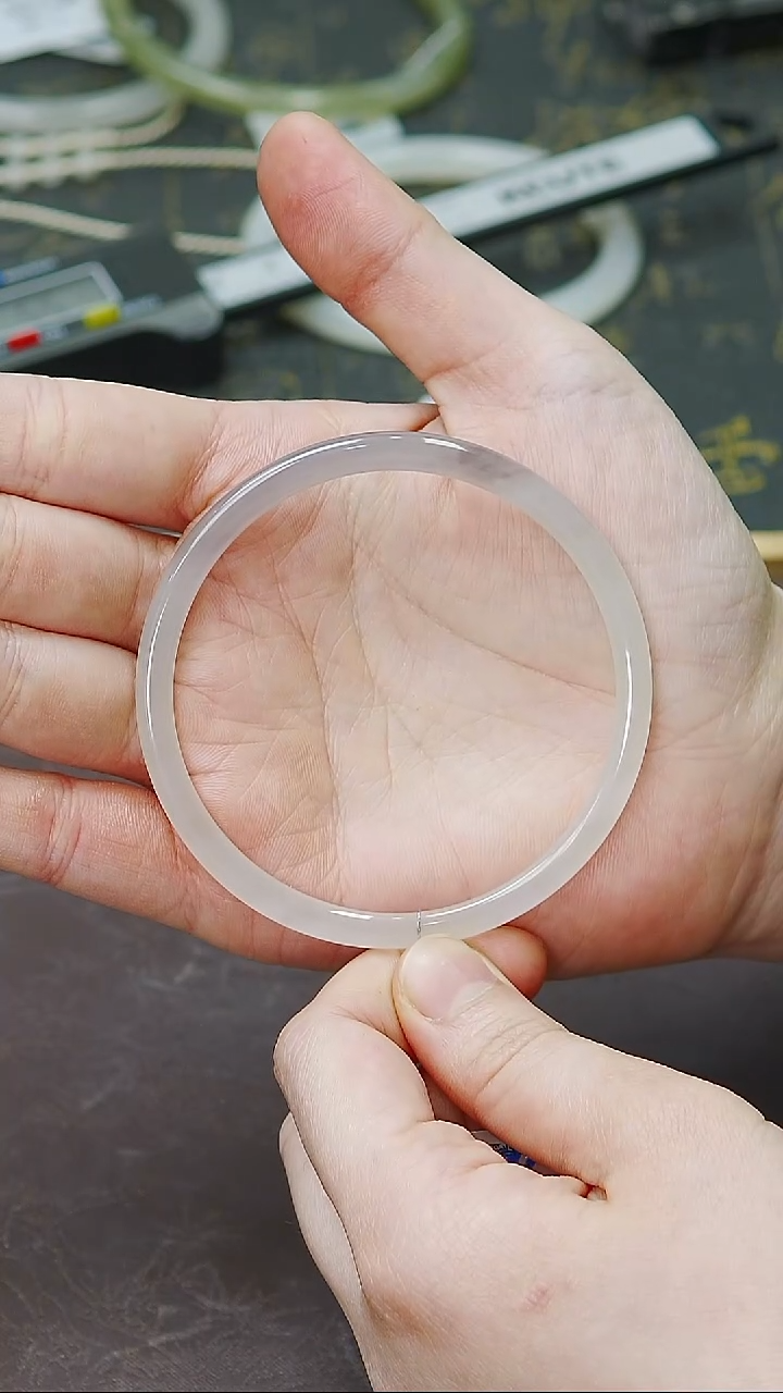 未镶嵌手镯和田玉60-61圈口特色高冰白紫半山水叮当