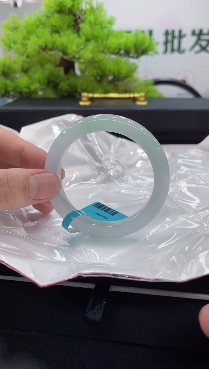 【闪购商品】翡翠手镯未镶嵌手镯