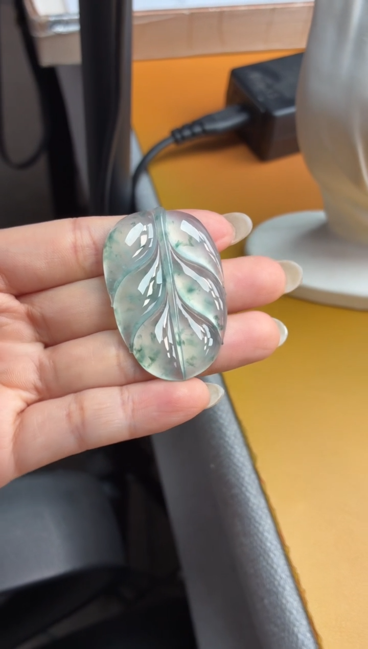 吊坠(不含链)未镶嵌翡翠10 叶子 46 30.7 6.0