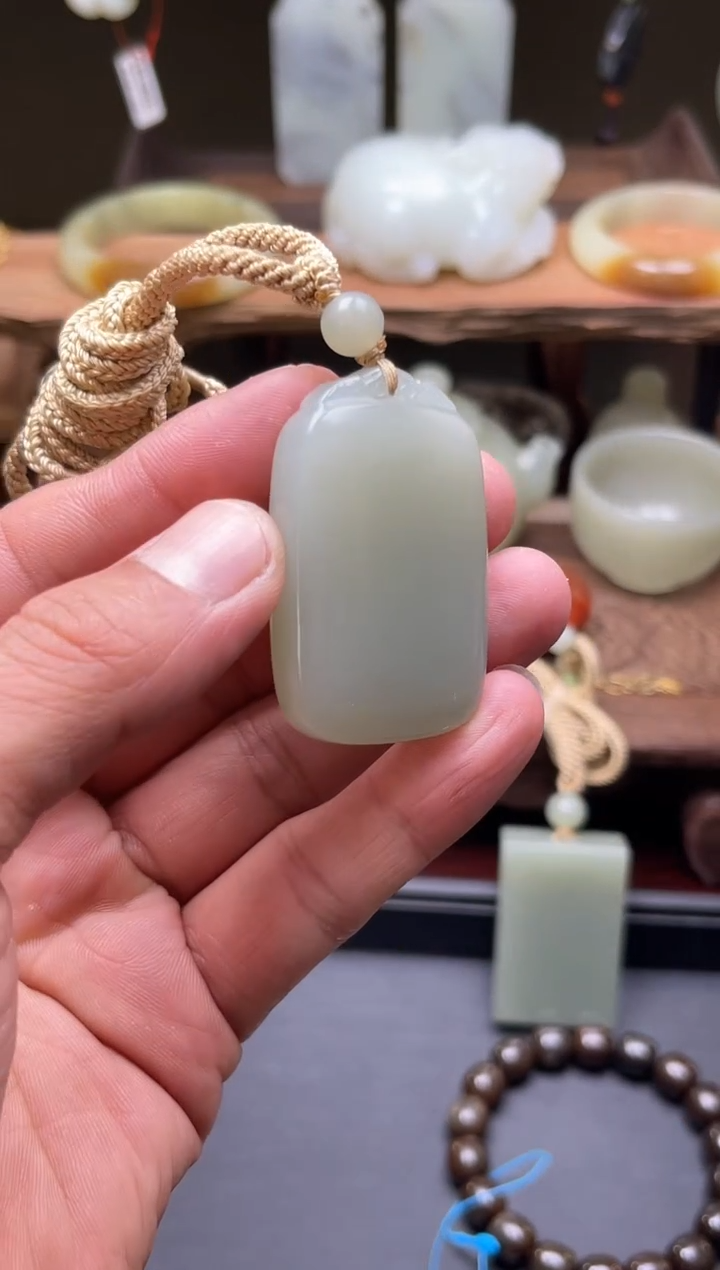 【闪购商品】和田玉吊坠未镶嵌且末迪克兰 光面无事牌30606
