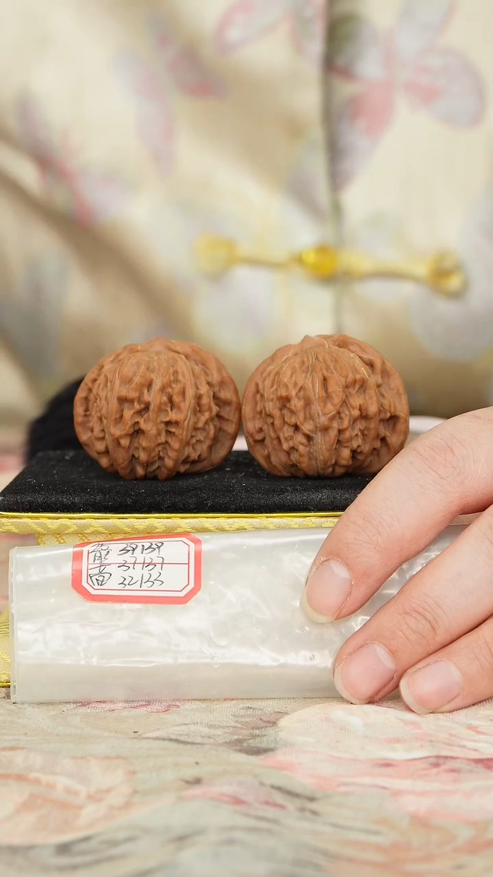 【闪购商品】文玩核桃把件一代楼