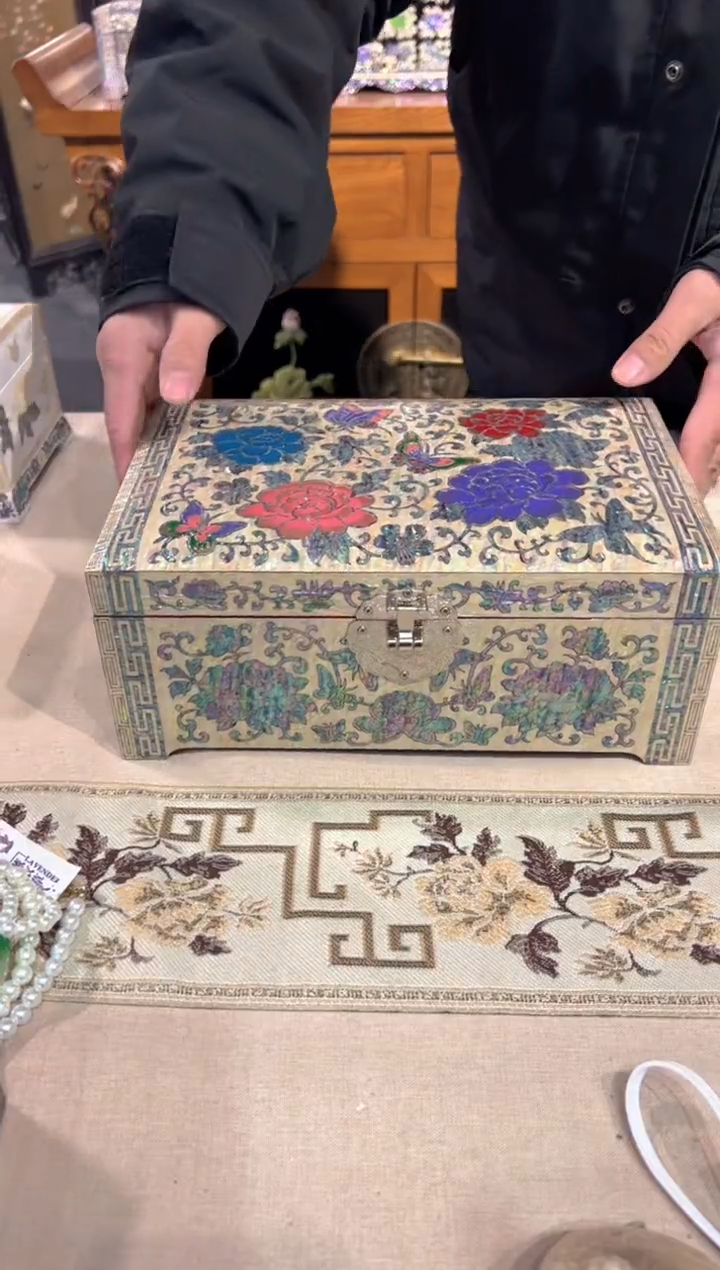 【闪购商品】白底全满螺·弘贝雅螺钿漆器文化馆