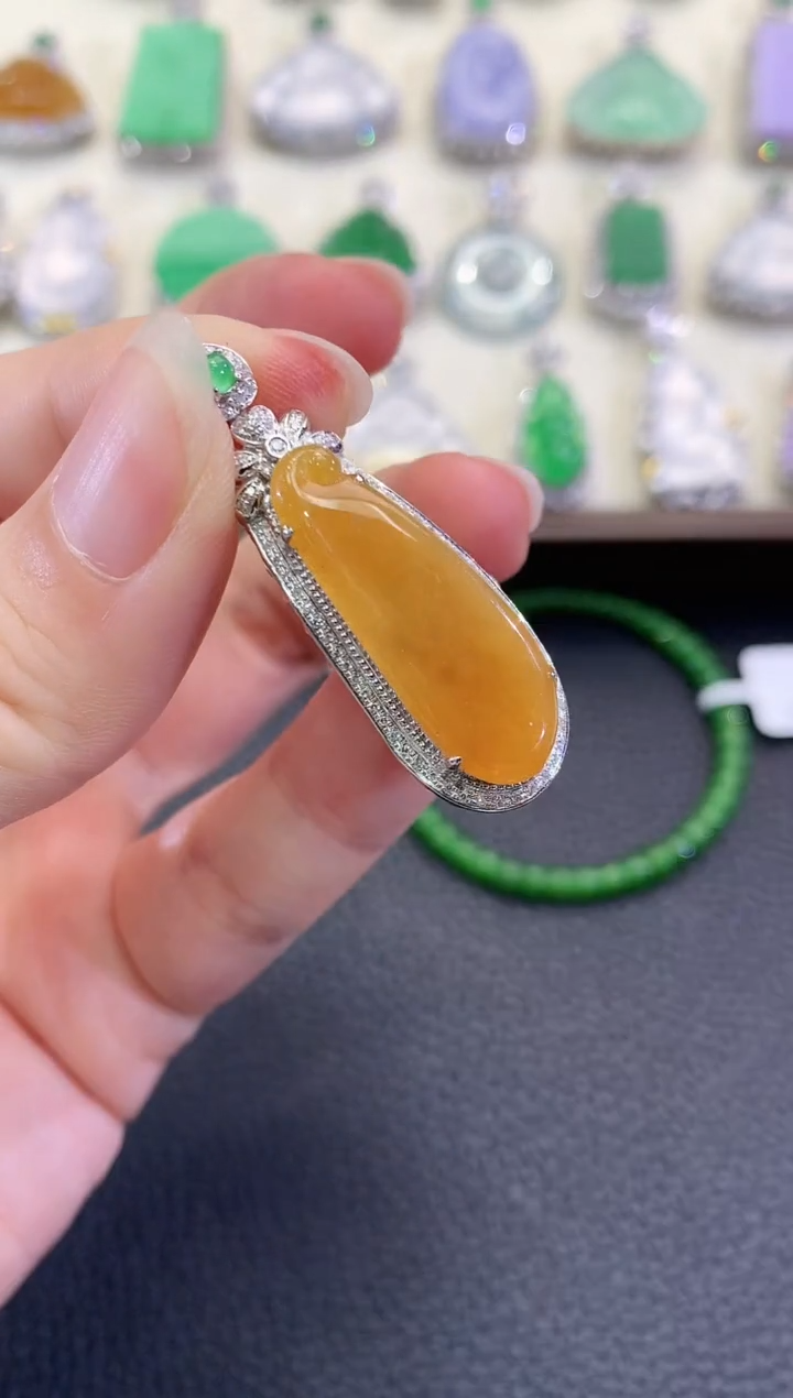 翡翠18K金镶嵌吊坠(不含链)春日珠宝 B63         