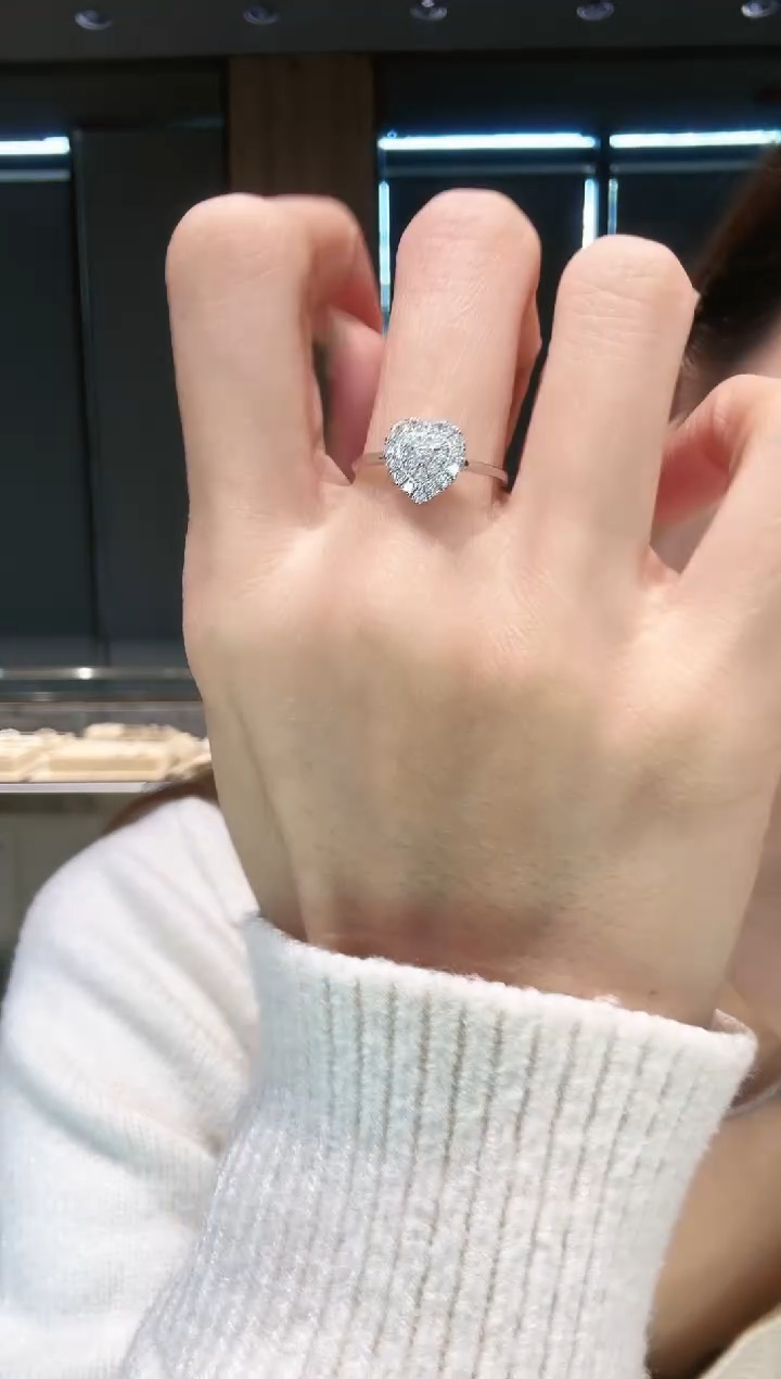 【闪购商品】钻石戒指18K金镶嵌爱心