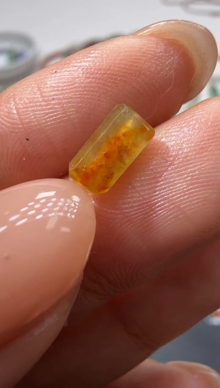 未镶嵌定制翡翠8.1*4.2*3.9切割珠