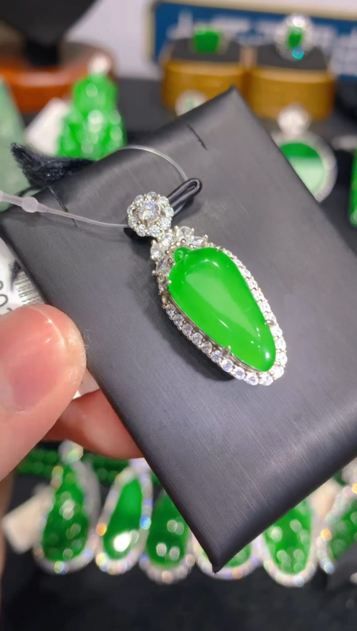 【闪购商品】翡翠颈饰银S925镶嵌64一季