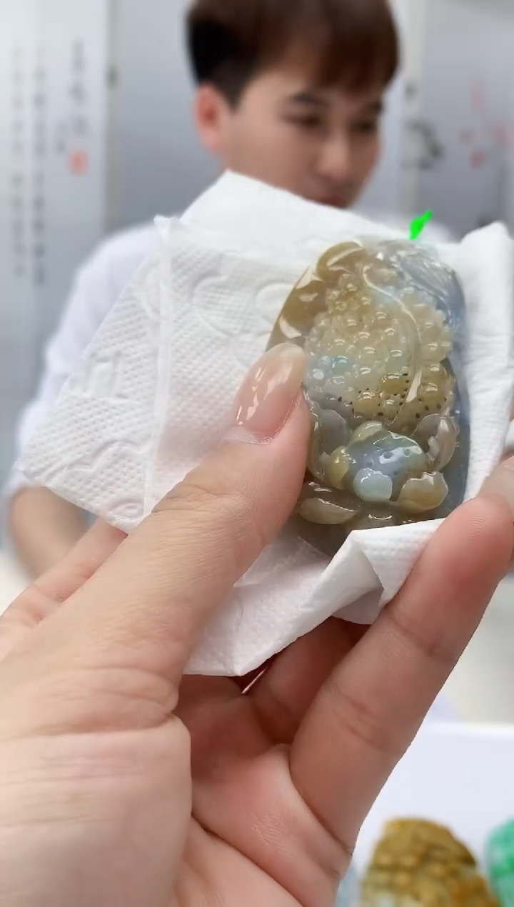 【闪购商品】定制翡翠未镶嵌4868lr-毛货挂件105