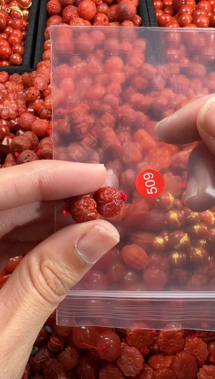 南红玛瑙未镶嵌颈饰1