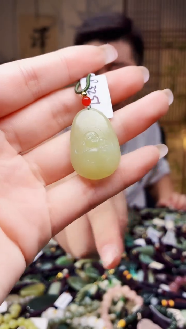 颈饰未镶嵌和田玉多样性发货，拍一发一