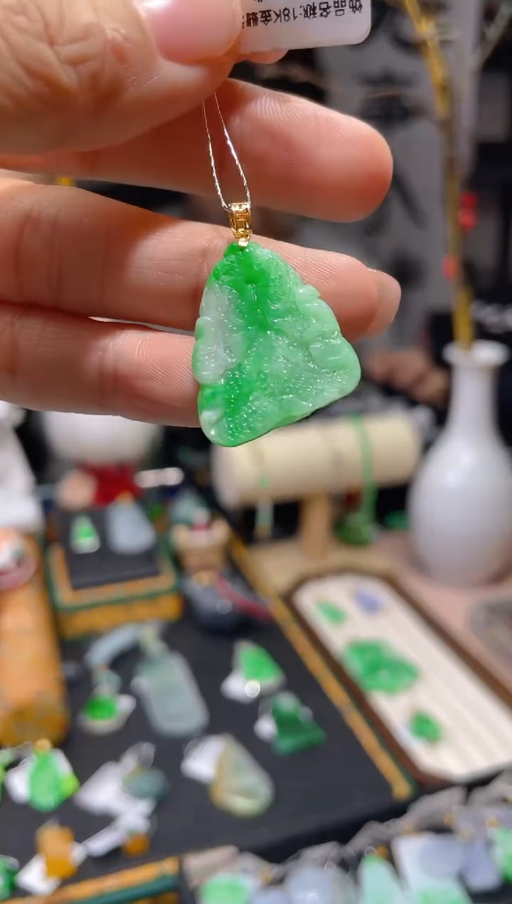 【闪购商品】翡翠颈饰18K金镶嵌假一赔三