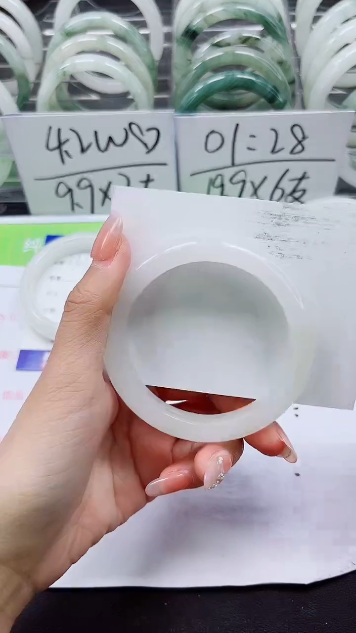 【闪购商品】石英质玉手镯未镶嵌A332-55/56