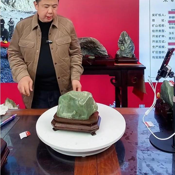 新疆原石摆件带底座发一件编号001