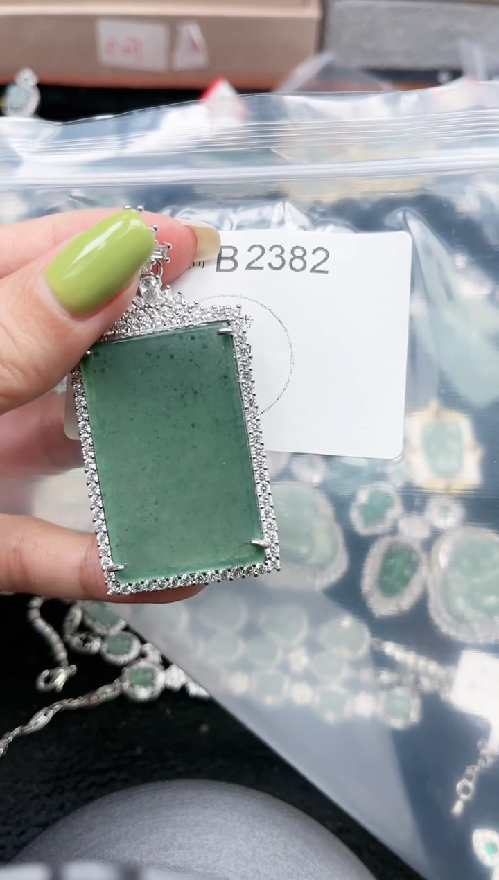【闪购商品】翡翠颈饰未镶嵌2382赠皮绳