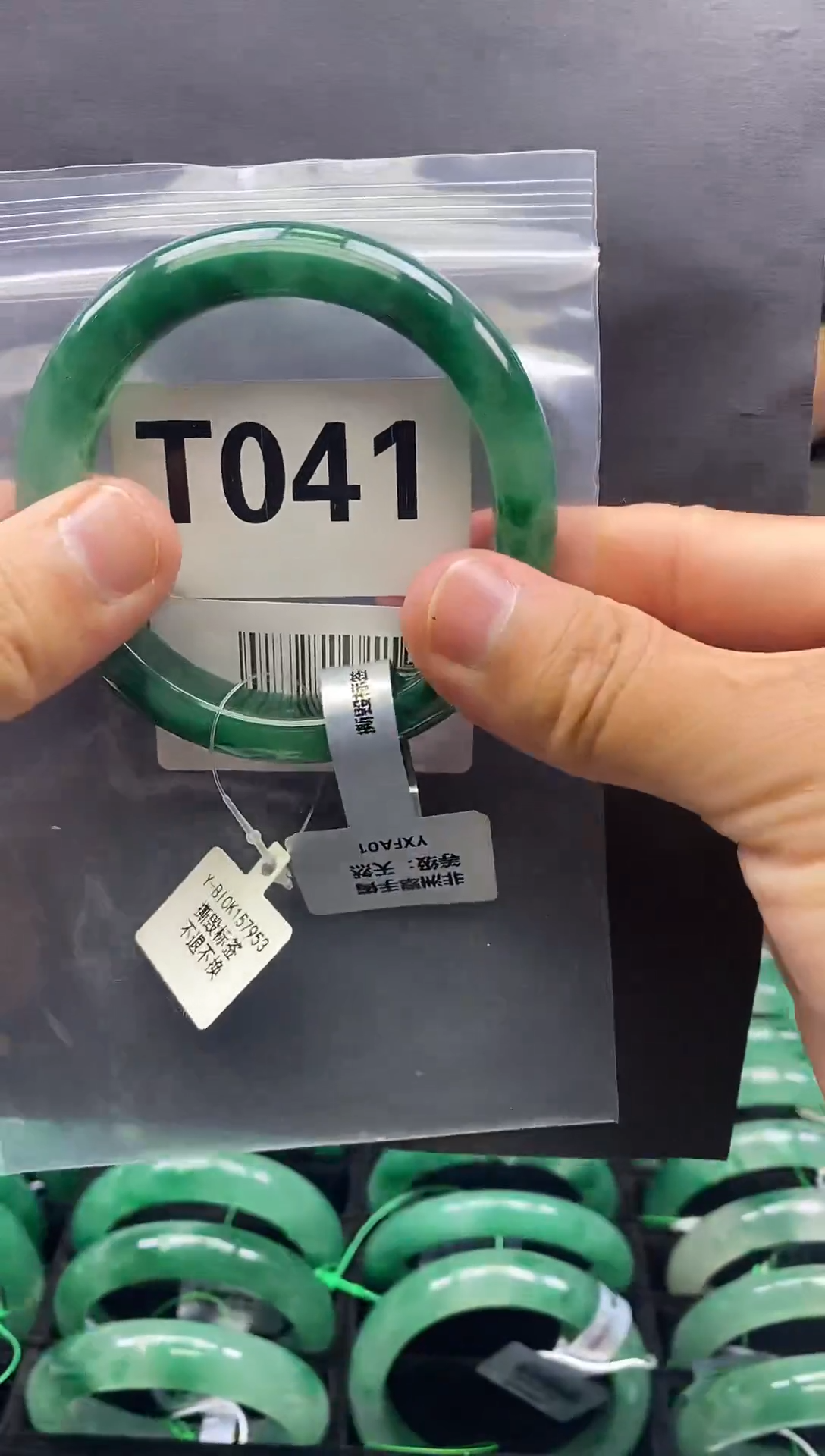 未镶嵌手镯石英质玉（非洲翠）56圈口T041