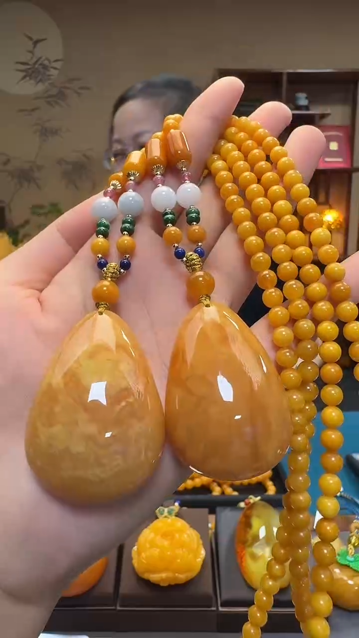 琥珀吊坠(赠链)未镶嵌天然保真蜜蜡水滴套装（多样只发其一）