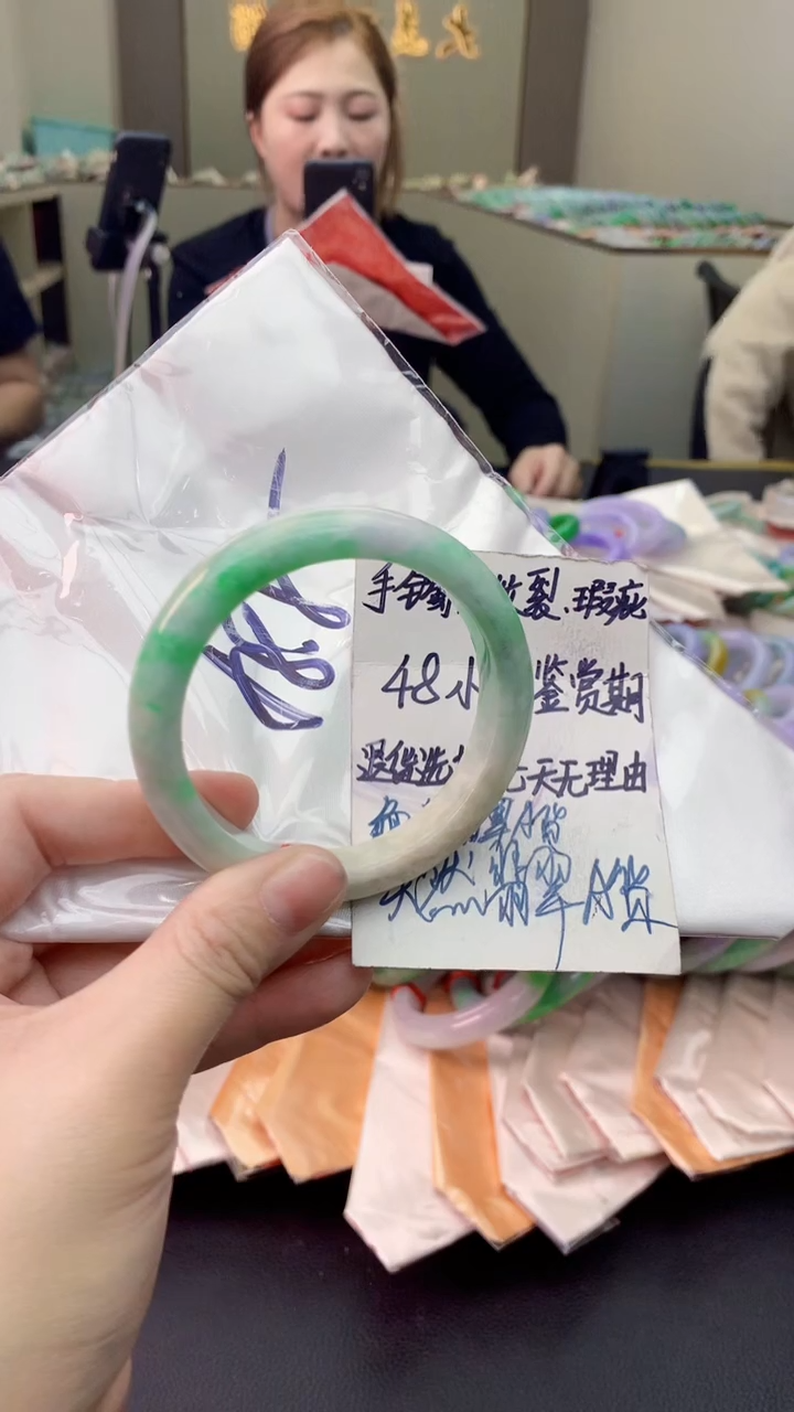 翡翠未镶嵌手镯0565788389