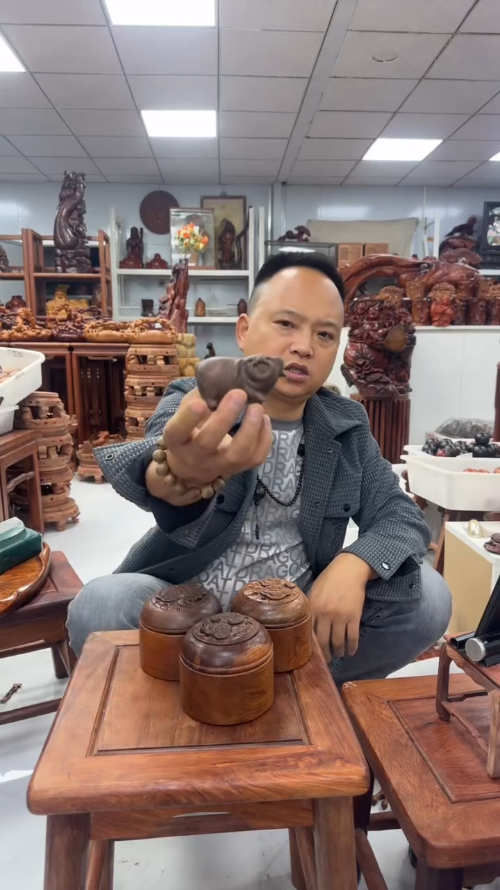 交趾黄檀（大红酸枝）木雕款工艺品88888888