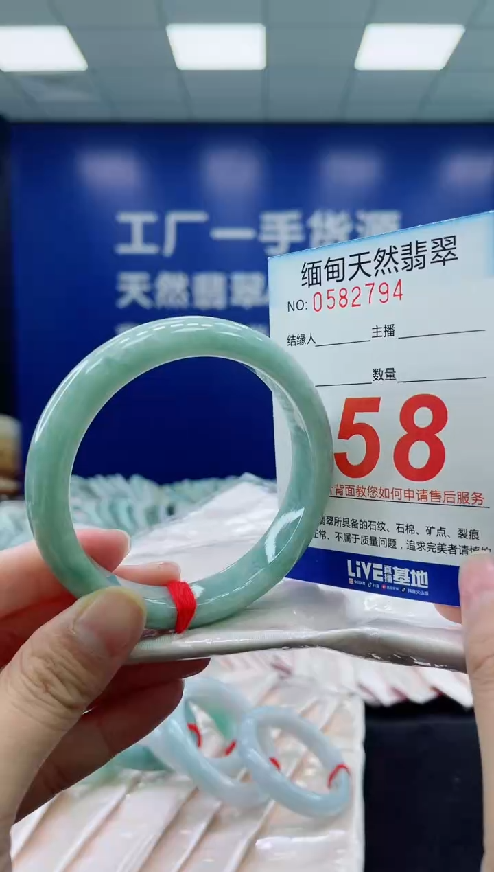 未镶嵌手镯翡翠天然翡翠手镯