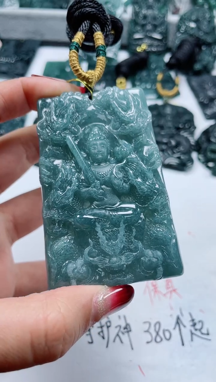 【闪购商品】翡翠颈饰未镶嵌          