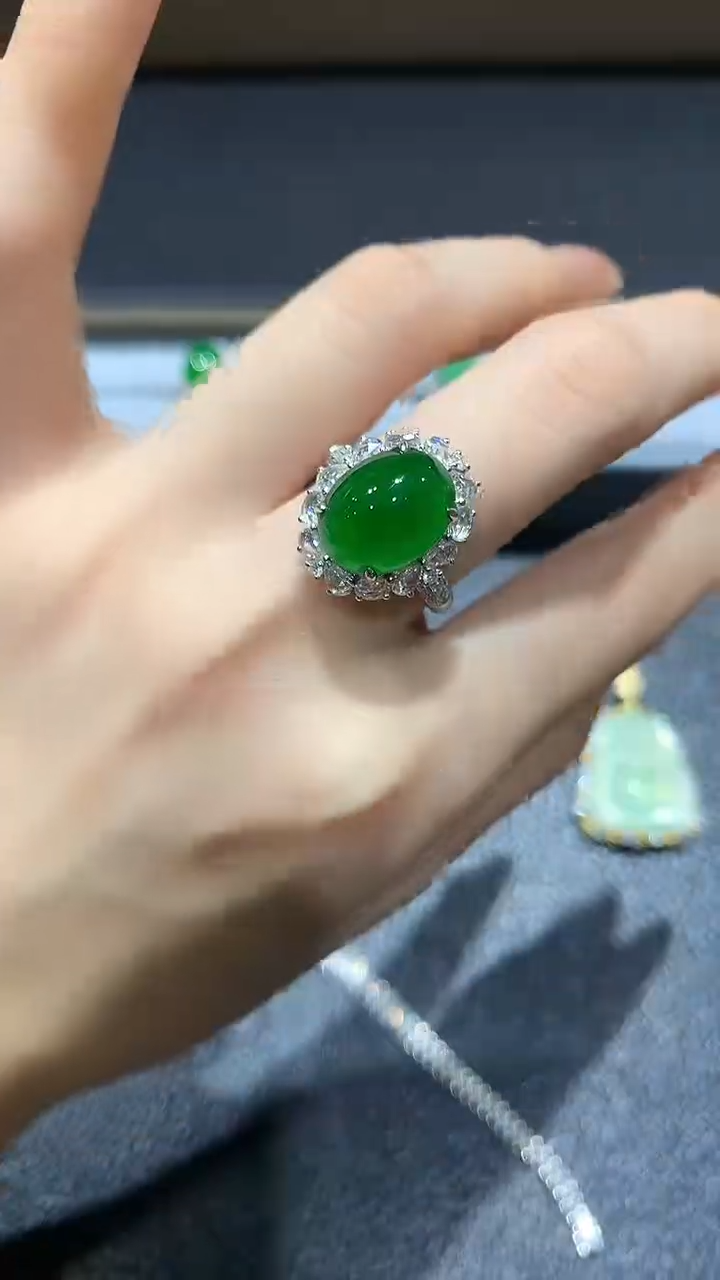 【闪购商品】翡翠戒指18K金镶嵌92团购