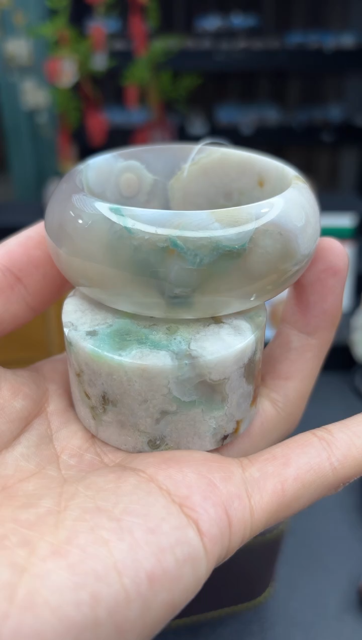 【闪购商品】石英质玉手镯未镶嵌605（56圈赠送镯心）