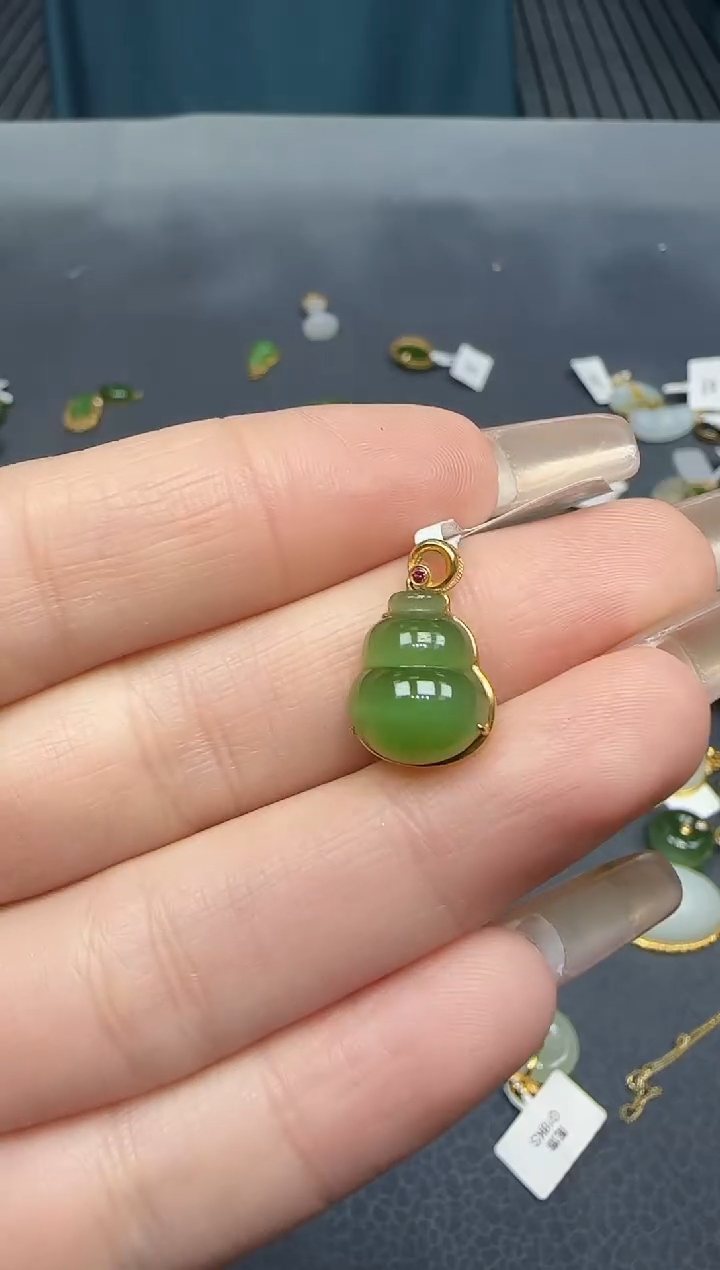 【闪购商品】和田玉挂件18K金镶嵌1