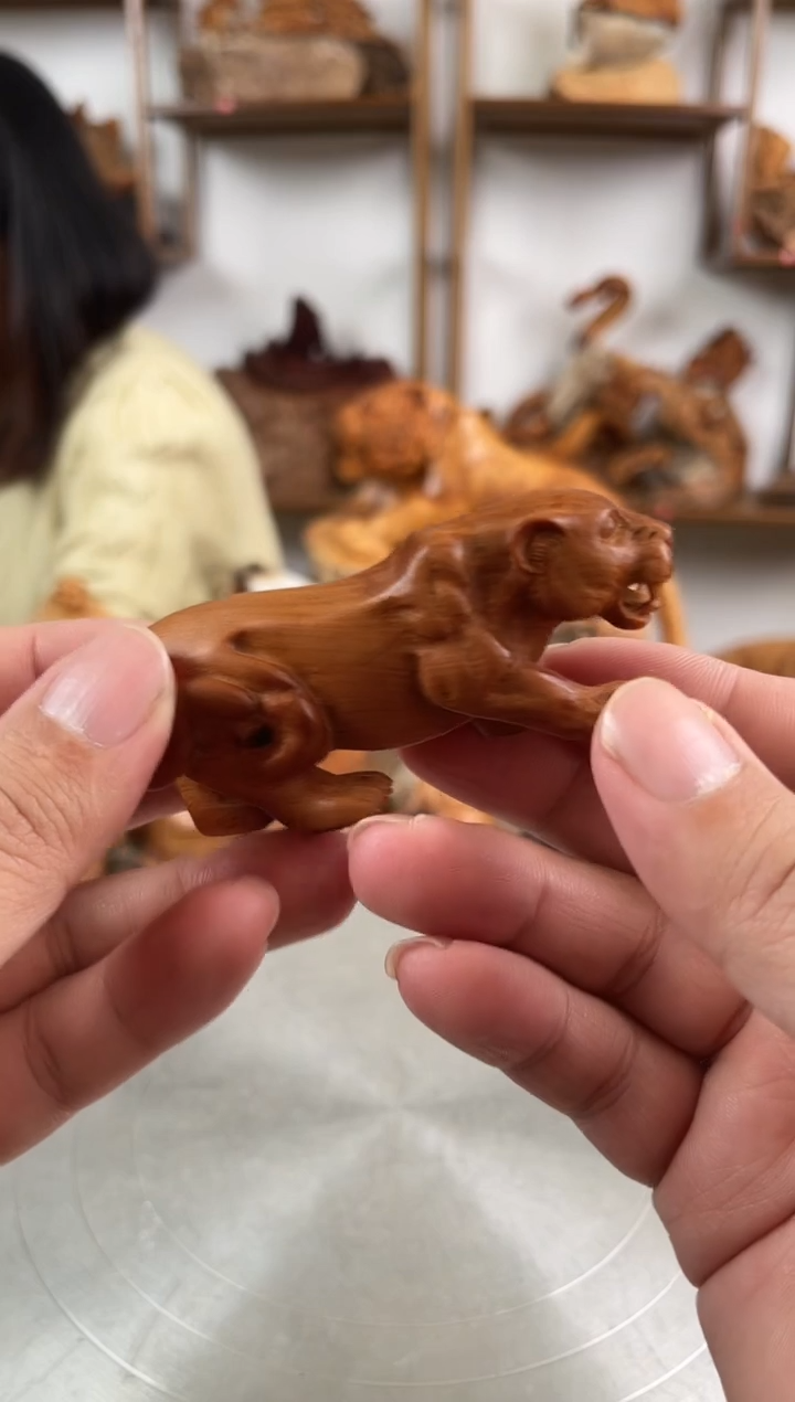 【闪购商品】柏木（崖柏）木雕太行崖柏 豹子