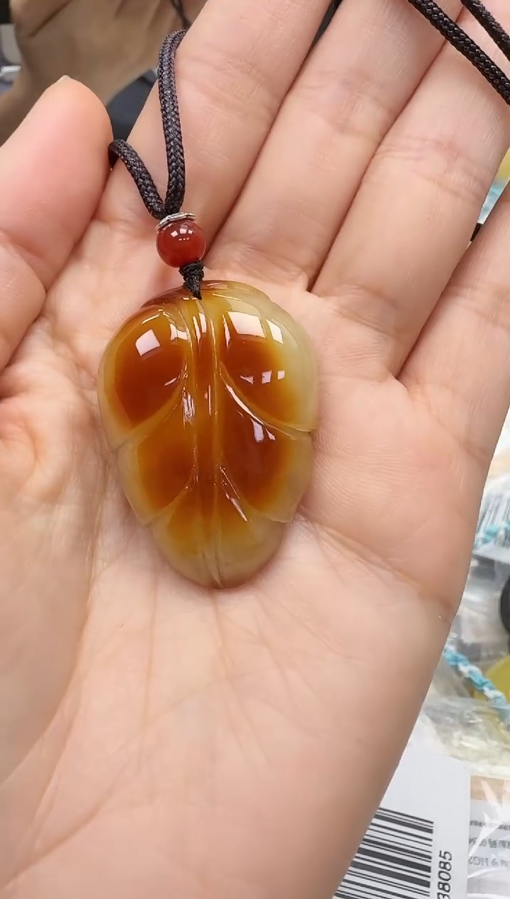 未镶嵌琥珀裸石如图